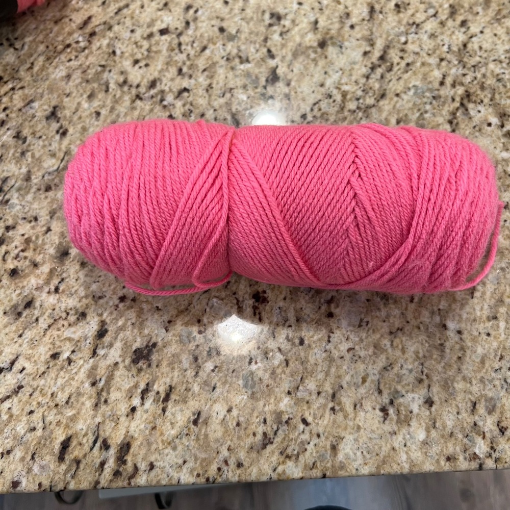 Pink Acrylic Yarn Skein Medium Worsted Weight for Knitting and Crochet‎ Crafting